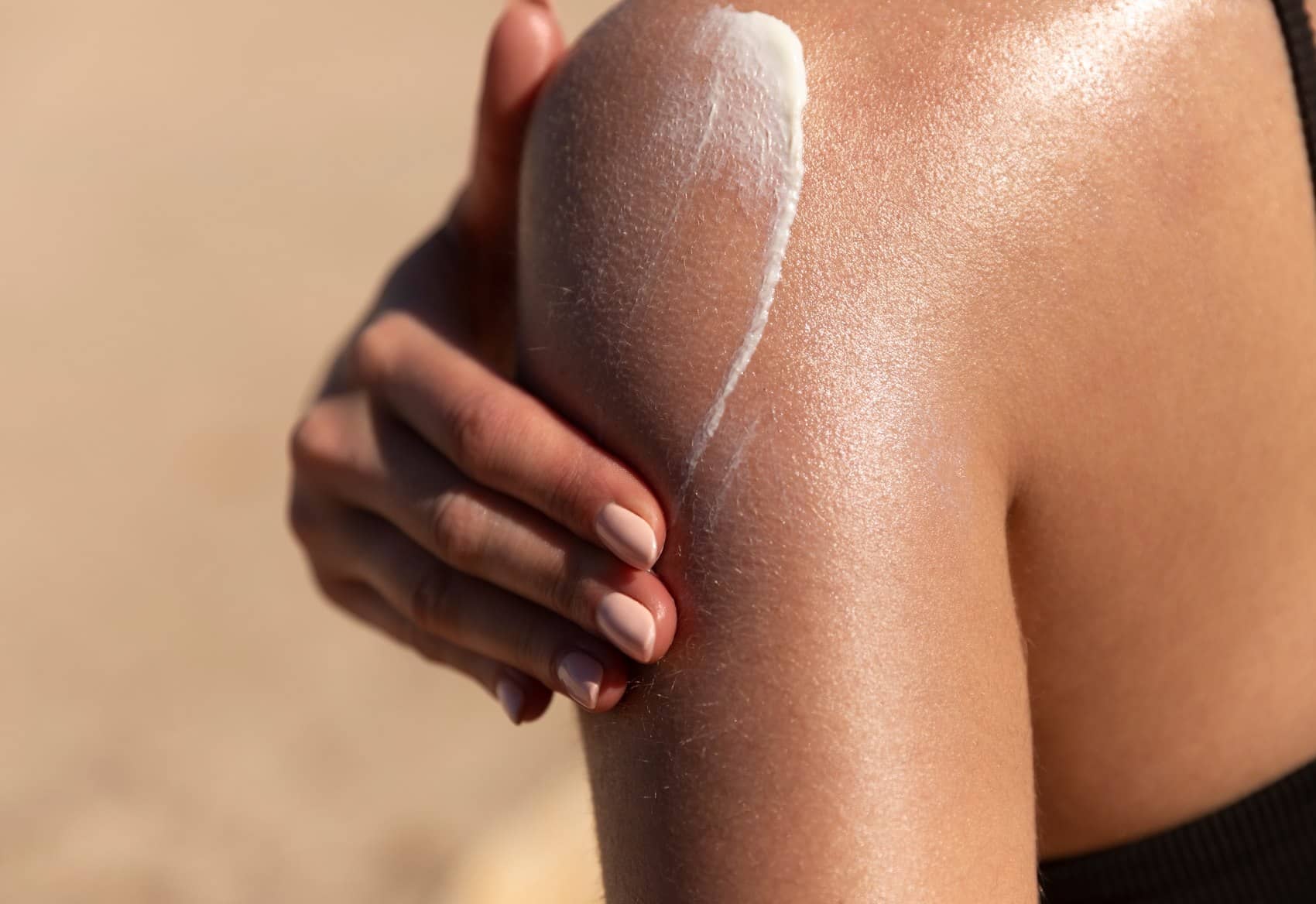 Comment se protéger du soleil après un mélanome ? | Centre chirurgie dermatologique | Paris